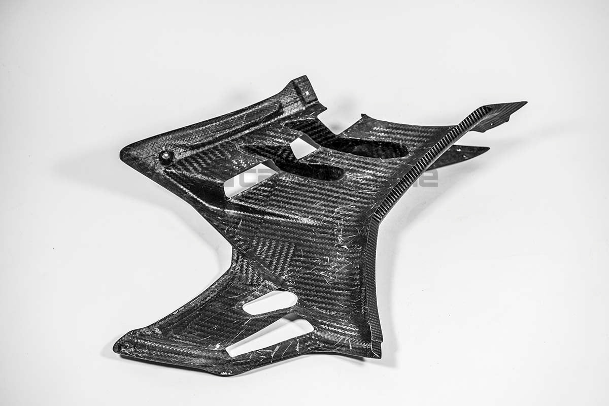 Seitenteil links 200g AP Carbon Line Aprilia RSV4/RR/1100 Factory (21-25)