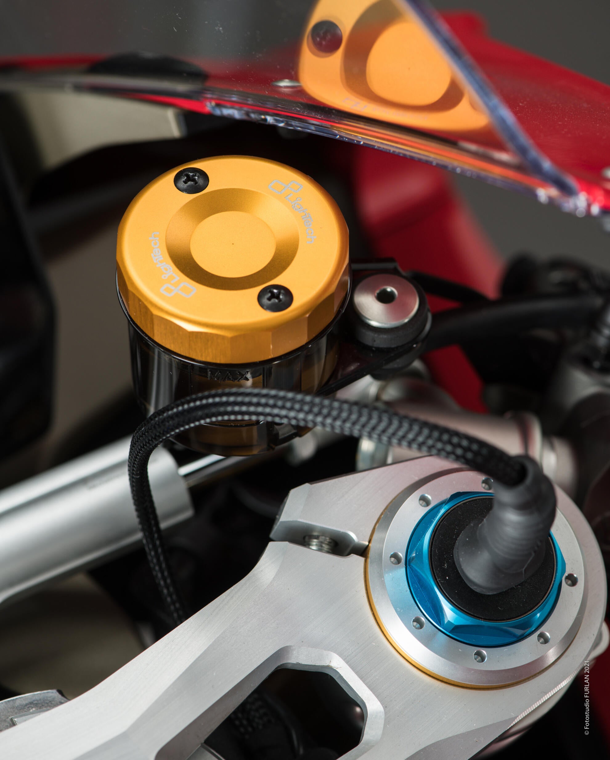 Ausgleichsbehälter-Deckel Vorne LighTech Ducati Panigale 1199/S/R (12-17) FBC04