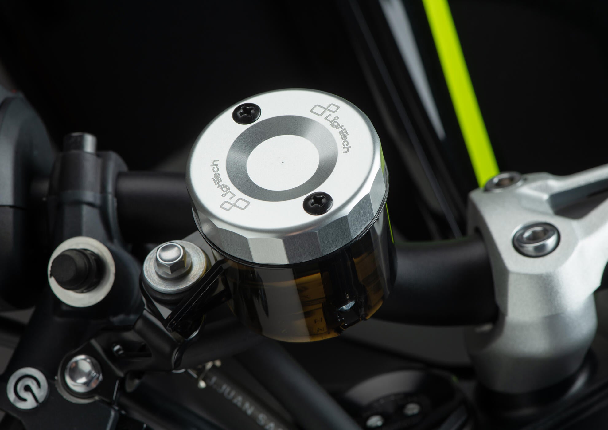 Ausgleichsbehälter-Deckel Vorne LighTech Ducati Panigale 1199/S/R (12-17) FBC04