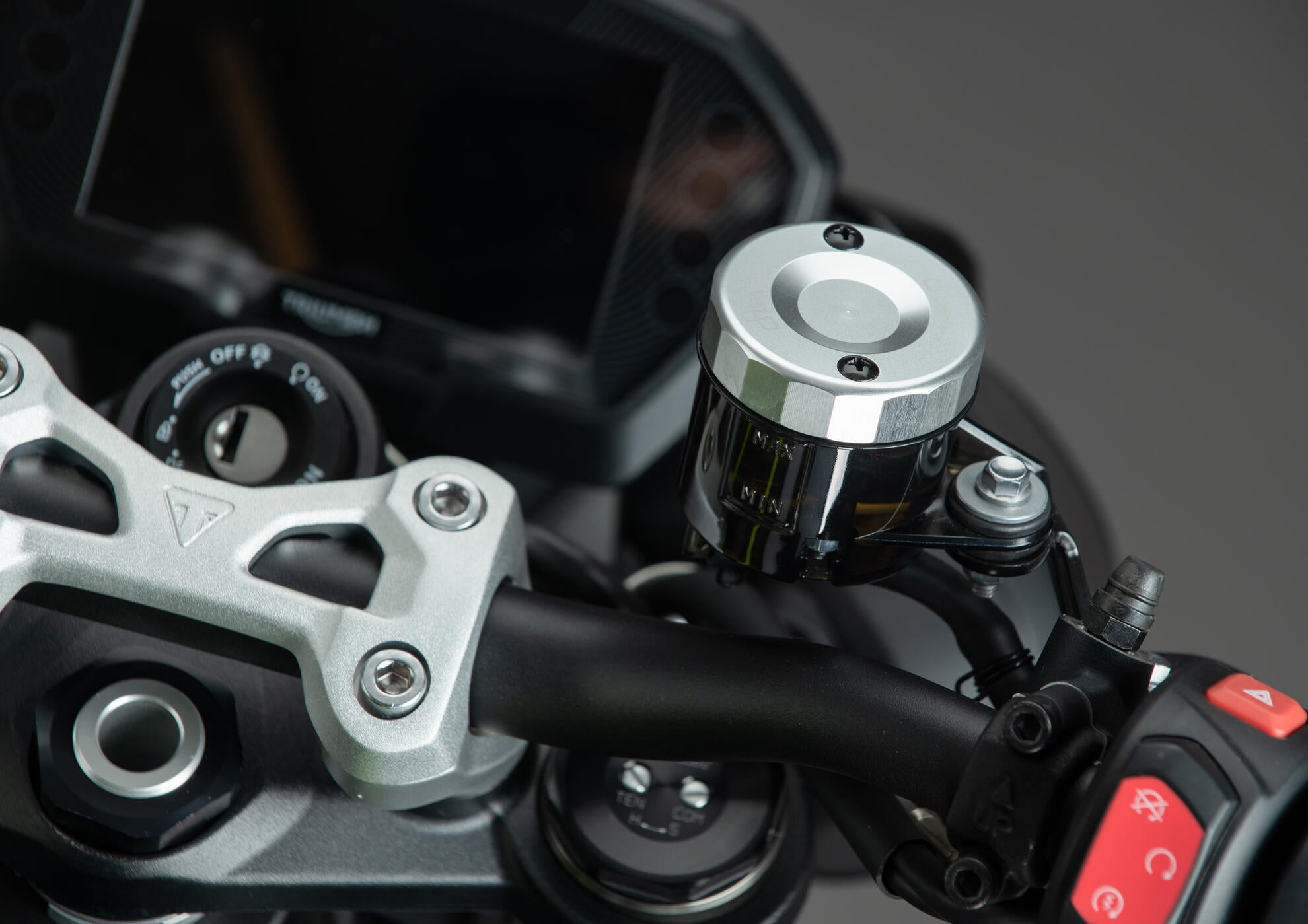 Ausgleichsbehälter-Deckel Vorne LighTech Ducati Panigale 1199/S/R (12-17) FBC04