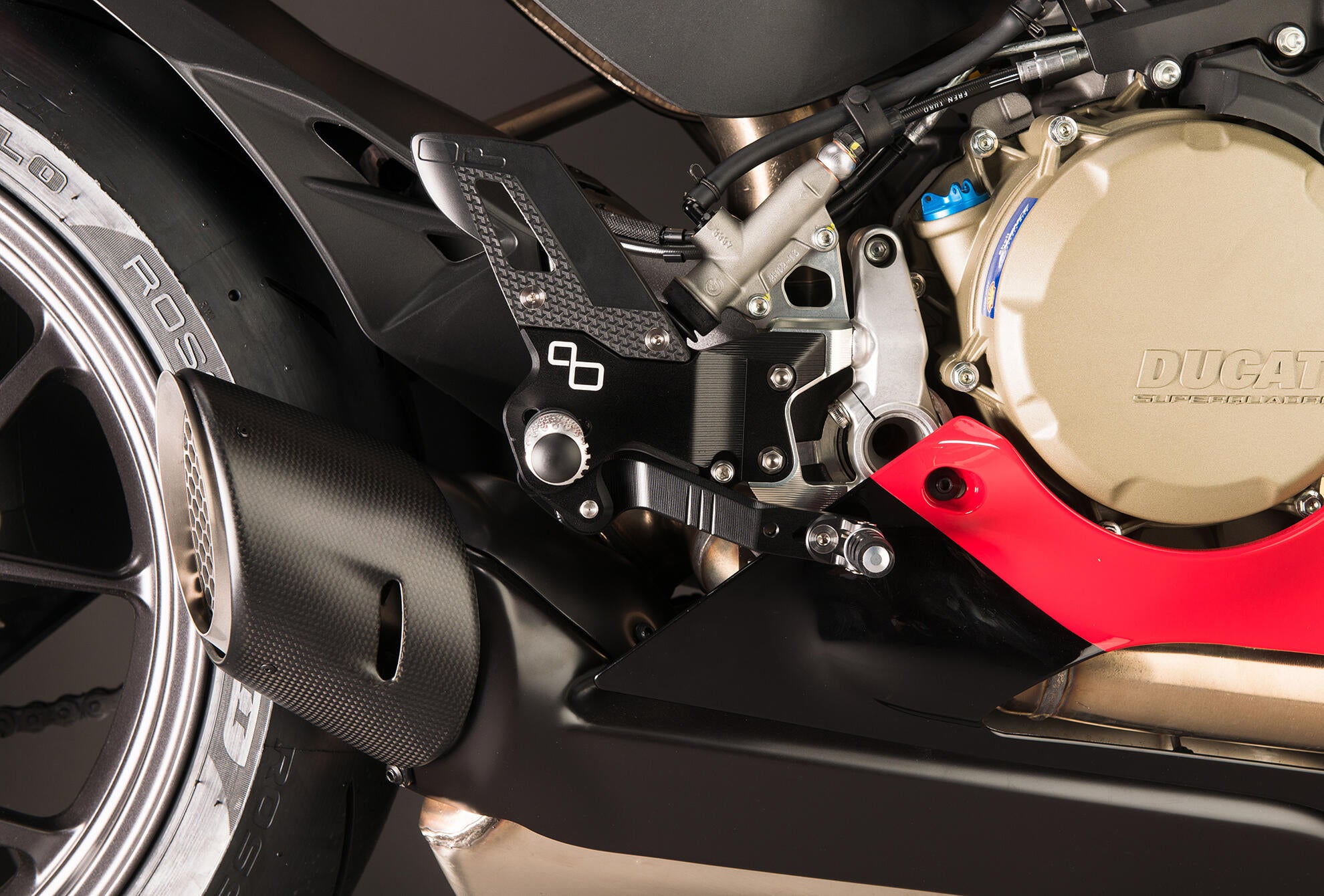 Fußrastenanlage Track-Use LighTech Umkehrschaltung Ducati Panigale 1299/S (15-18) FTRDU014