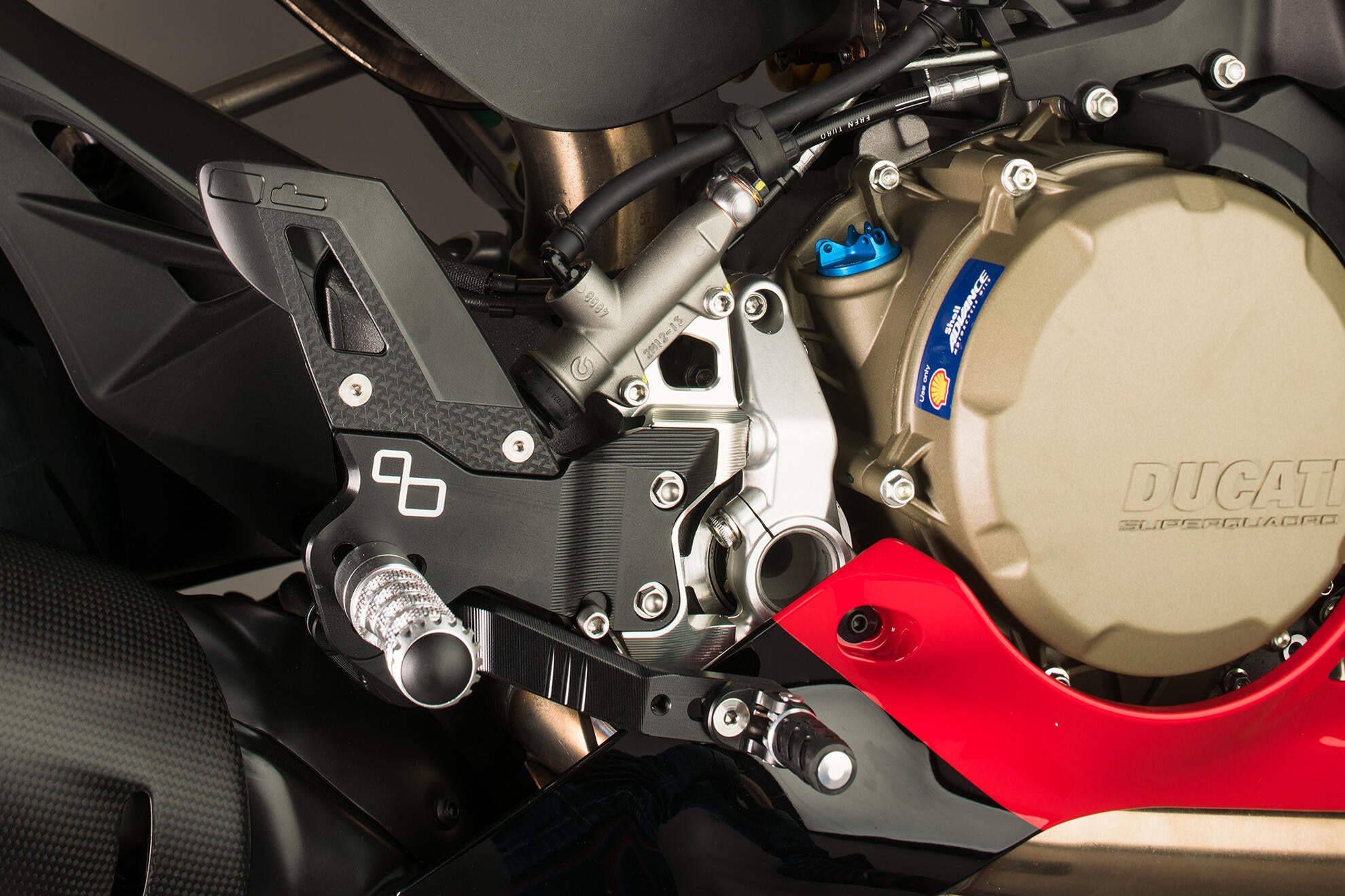 Fußrastenanlage Track-Use LighTech Umkehrschaltung Ducati Panigale 1299/S (15-18) FTRDU014
