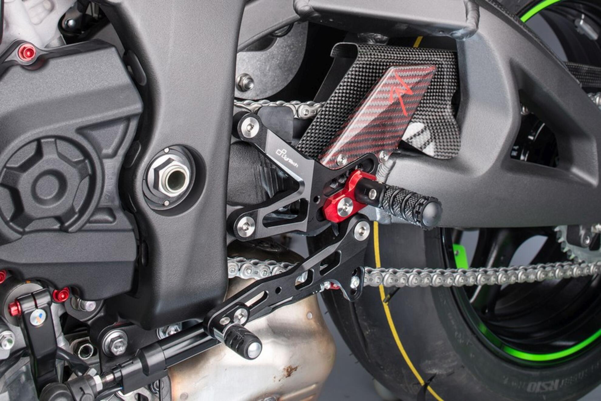 Fußrastenanlage R LighTech Kawasaki ZX-10 R/RR (16-20) FTRKA006R