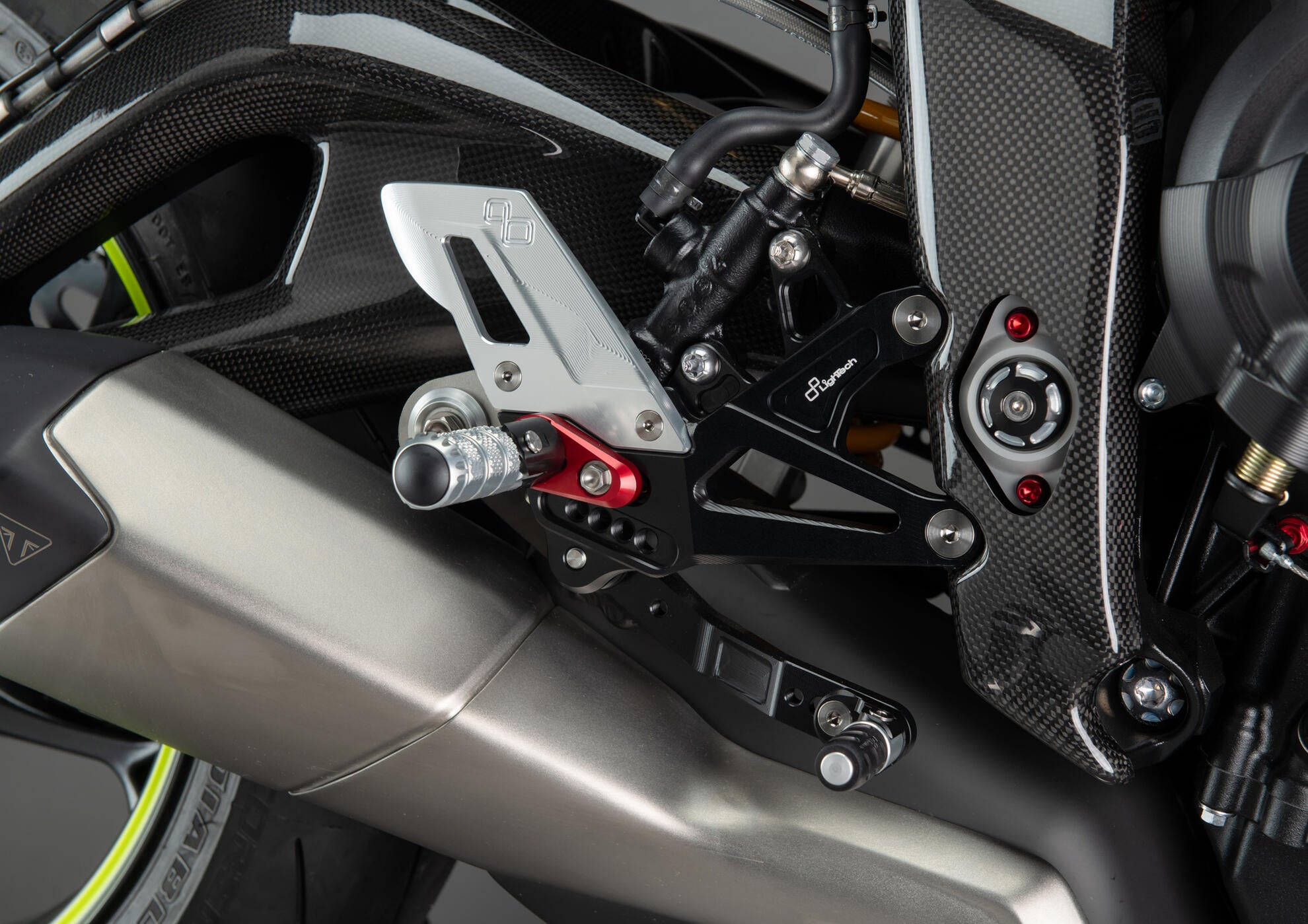 Fußrastenanlage R LighTech Triumph Street Triple 765 S / R / RS (17-25) FTRTR005R